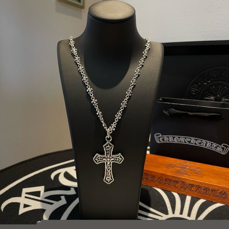 Ch**me He**ts necklaces
